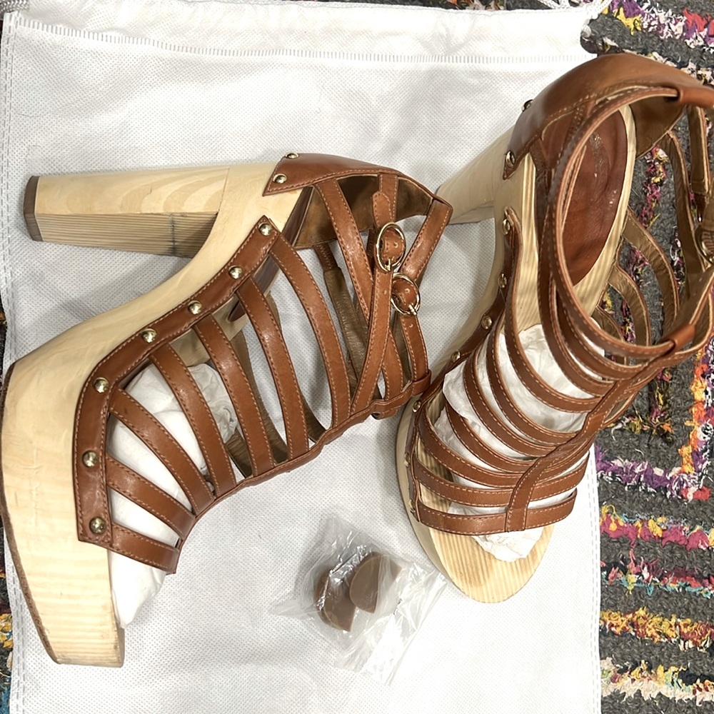 Elie Tahari US8 wooden platform sandals, brown leather
